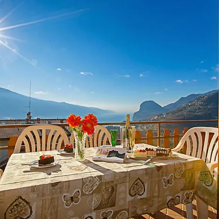 Balcone Panoramico Sul Garda - Happy